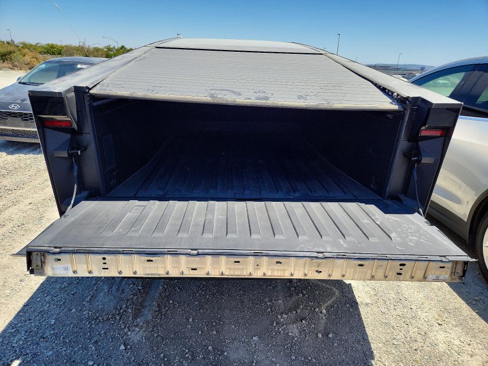 Photo 6 from auction – 2024 TESLA CYBERTRUCK with VIN 7G2CEHED6RA024370
