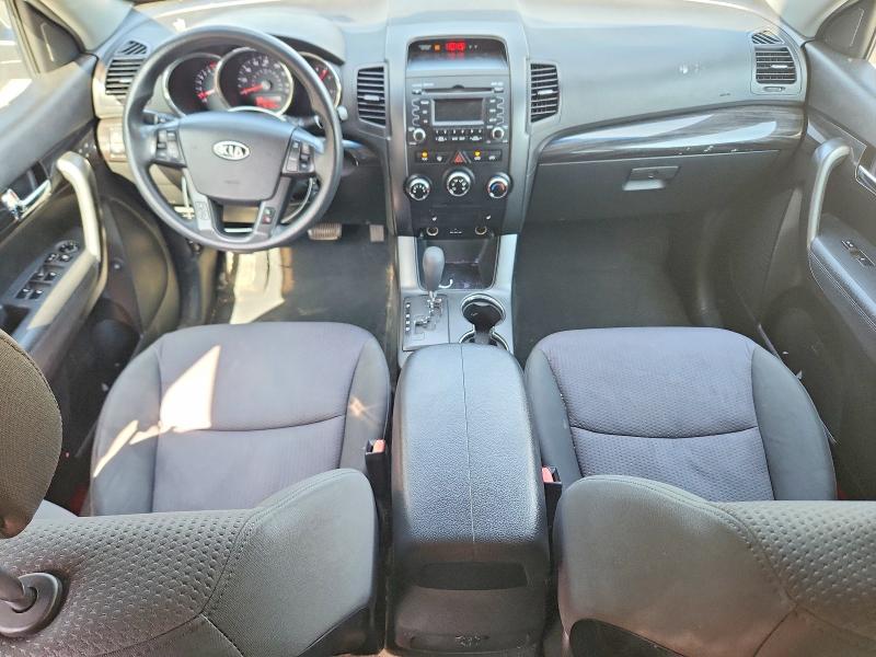 Photo 8 from auction – 2012 KIA SORENTO with VIN 5XYKTCA62CG223501