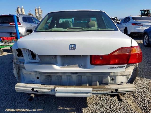 Photo 6 from auction – 2000 HONDA ACCORD with VIN 1HGCG1647YA023632