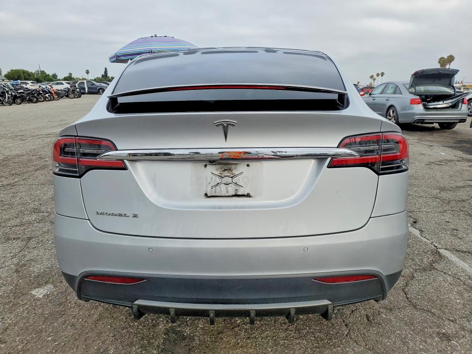Photo 6 from auction – 2016 TESLA MODEL X with VIN 5YJXCAE28GF020966