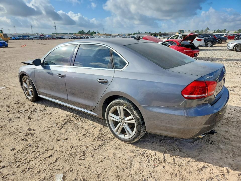 Zdjęcie 2 z aukcji – 2012 VOLKSWAGEN PASSAT z VIN 1VWBM7A32CC047223