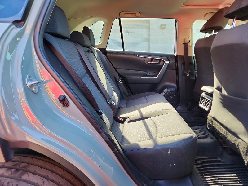 Photo 11 from auction – 2019 TOYOTA RAV4 with VIN JTMP1RFV7KD046102