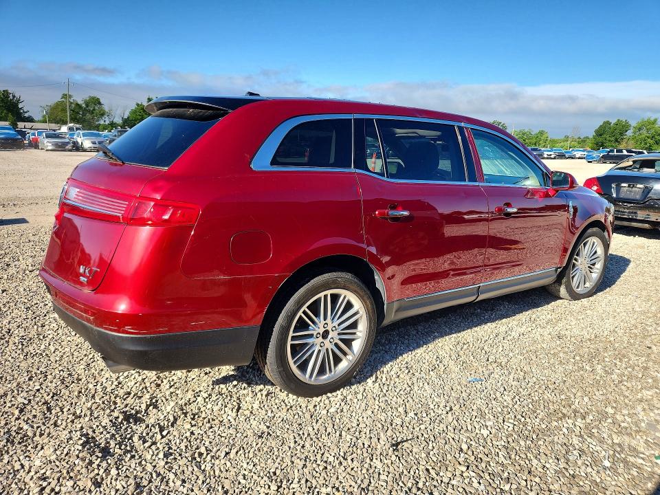 Photo 3 from auction – 2018 LINCOLN MKT with VIN 2LMHJ5AT7JBL00706