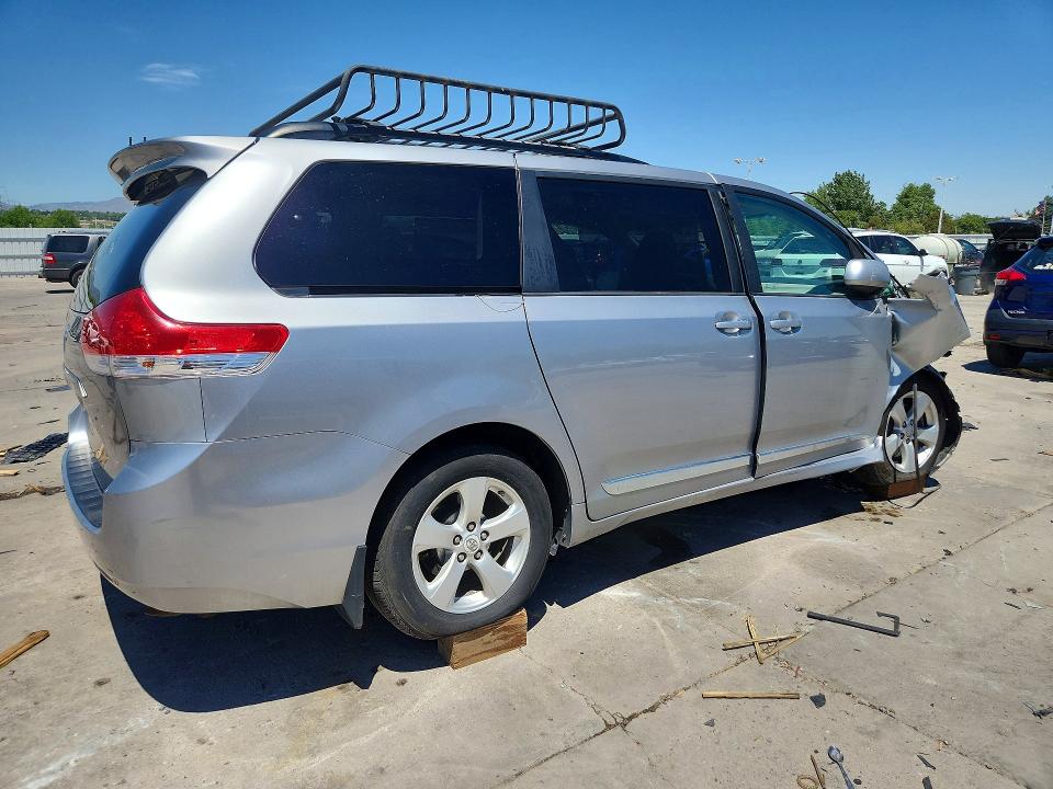Photo 3 from auction – 2012 TOYOTA SIENNA with VIN 5TDKK3DC5CS241028