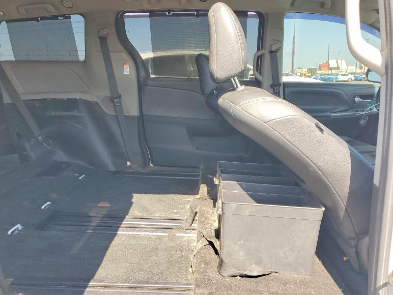 Photo 11 from auction – 2017 TOYOTA SIENNA with VIN 5TDXZ3DC2HS786712