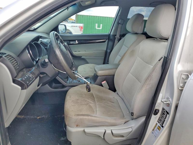 Photo 7 from auction – 2012 KIA SORENTO with VIN 5XYKTDA28CG296682