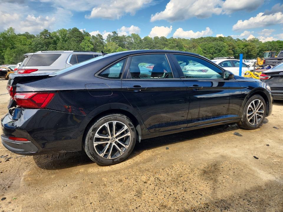 Photo 3 from auction – 2024 VOLKSWAGEN JETTA with VIN 3VWBM7BU5RM066718