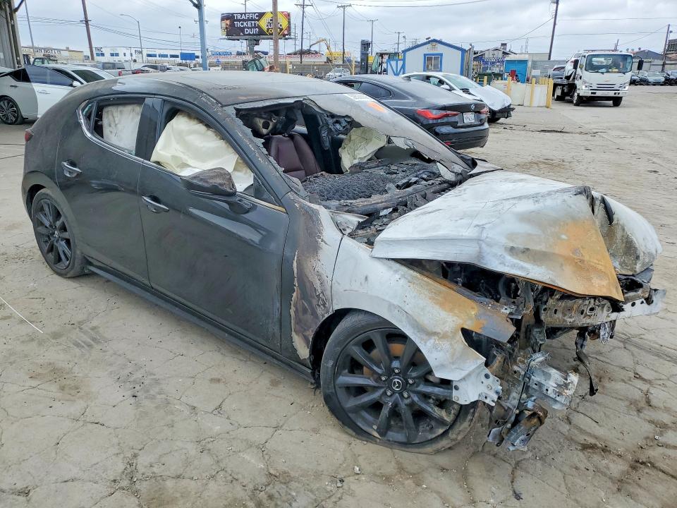 Photo 4 from auction – 2023 MAZDA 3 with VIN JM1BPBMM4P1605317