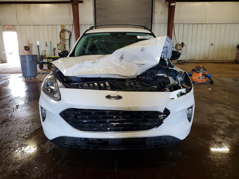 Photo 5 from auction – 2022 FORD ESCAPE with VIN 1FMCU9H95NUA77161