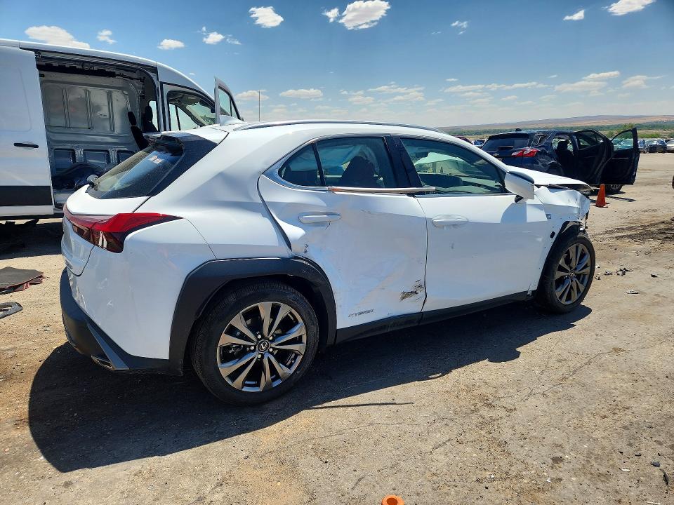Photo 3 from auction – 2019 LEXUS UX with VIN JTHU9JBHXK2018933