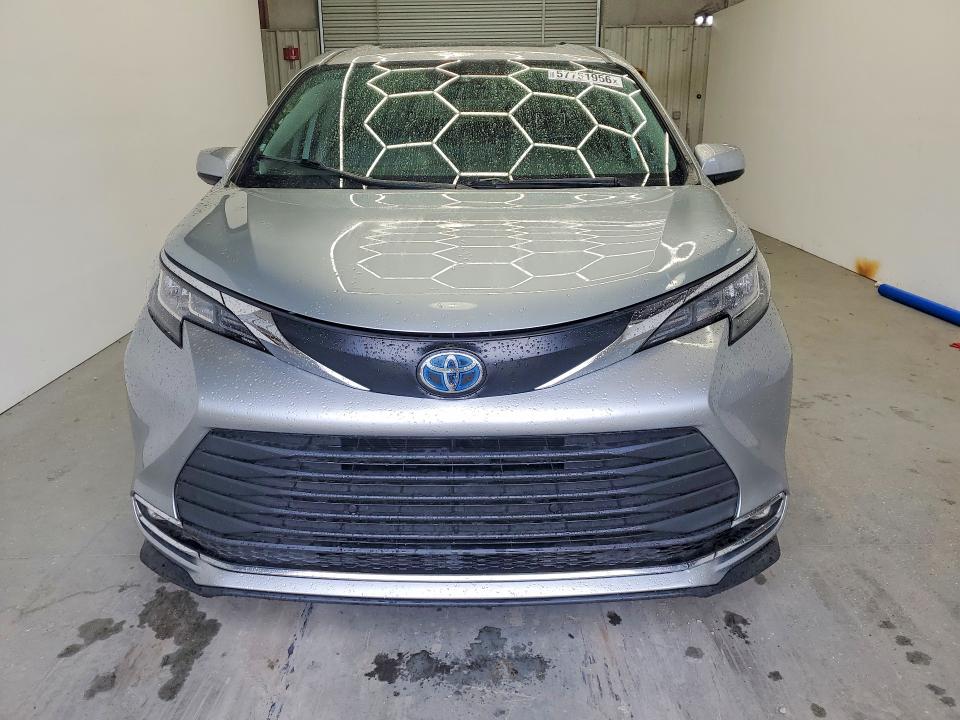 Photo 5 from auction – 2021 TOYOTA SIENNA with VIN 5TDYRKEC7MS056172