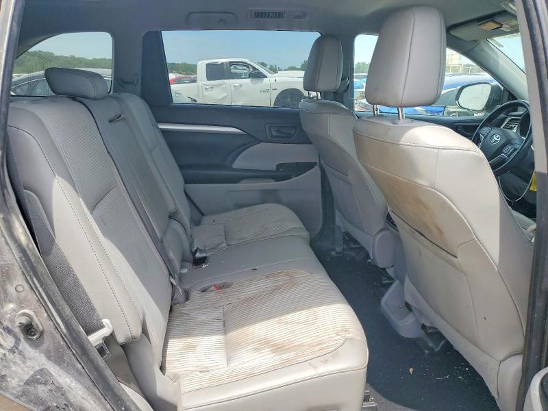 Photo 10 from auction – 2018 TOYOTA HIGHLANDER with VIN 5TDBZRFHXJS867193