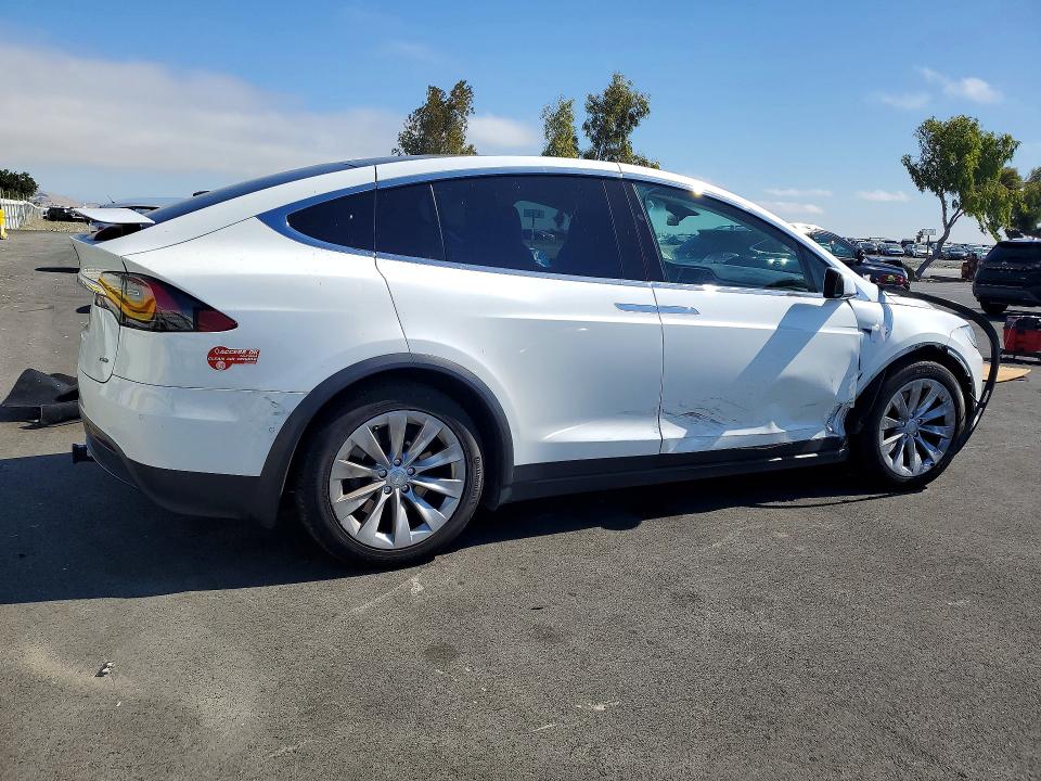 Photo 3 from auction – 2017 TESLA MODEL X with VIN 5YJXCBE2XHF035119