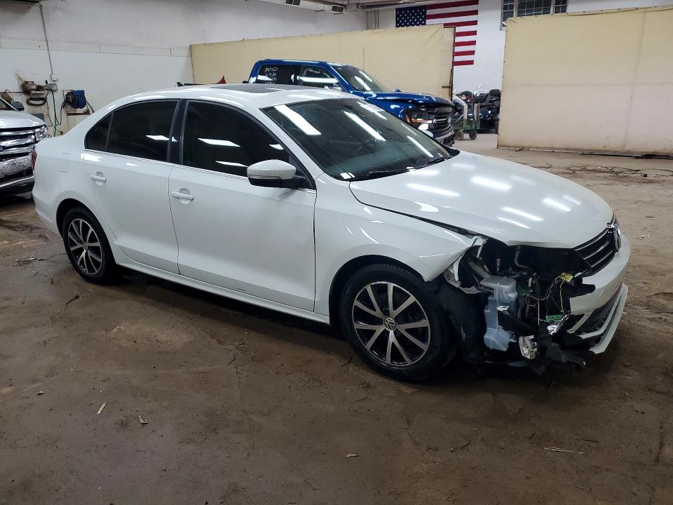 Zdjęcie 4 z aukcji – 2017 VOLKSWAGEN JETTA z VIN 3VWDB7AJ5HM327124