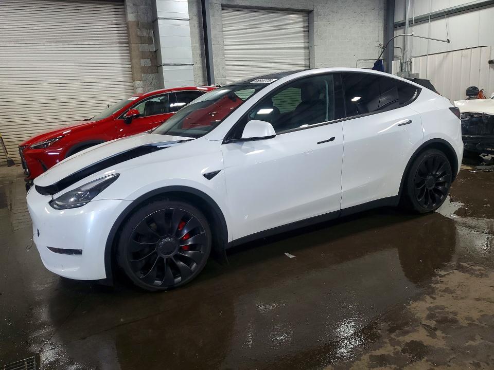 TESLA MODEL Y 2022 with VIN 7SAYGDEF1NF445068 - Photo from auction