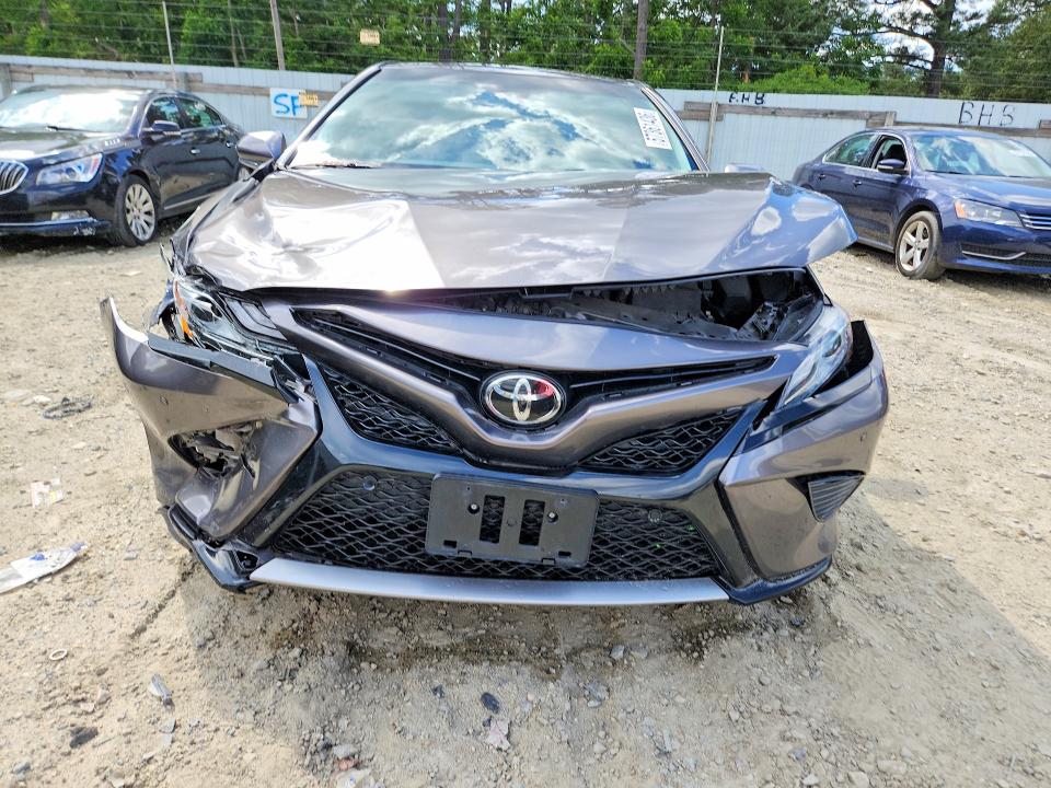 Photo 5 from auction – 2018 TOYOTA CAMRY with VIN 4T1B61HK2JU037348