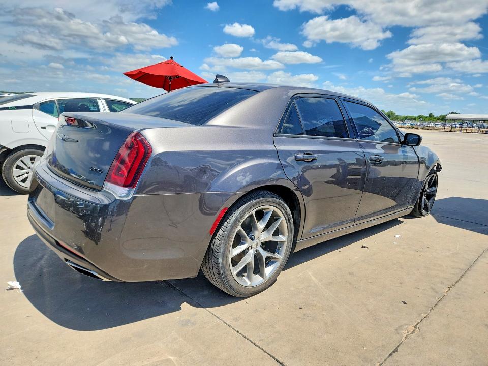 Photo 3 from auction – 2020 CHRYSLER 300 with VIN 2C3CCAAG5LH175676
