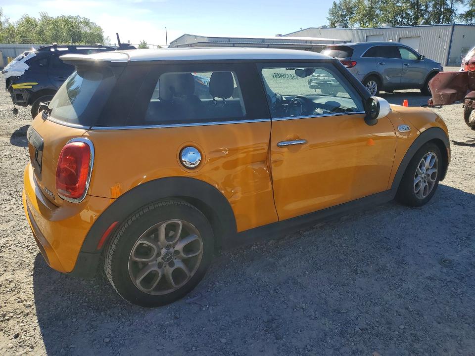 Photo 3 from auction – 2017 MINI COOPER with VIN WMWXP7C38H2A46572