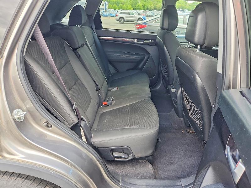 Photo 11 from auction – 2014 KIA SORENTO with VIN 5XYKTDA67EG546449