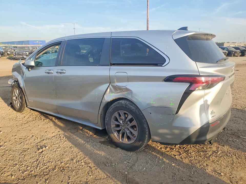Photo 2 from auction – 2021 TOYOTA SIENNA with VIN 5TDKSKFC9MS028043