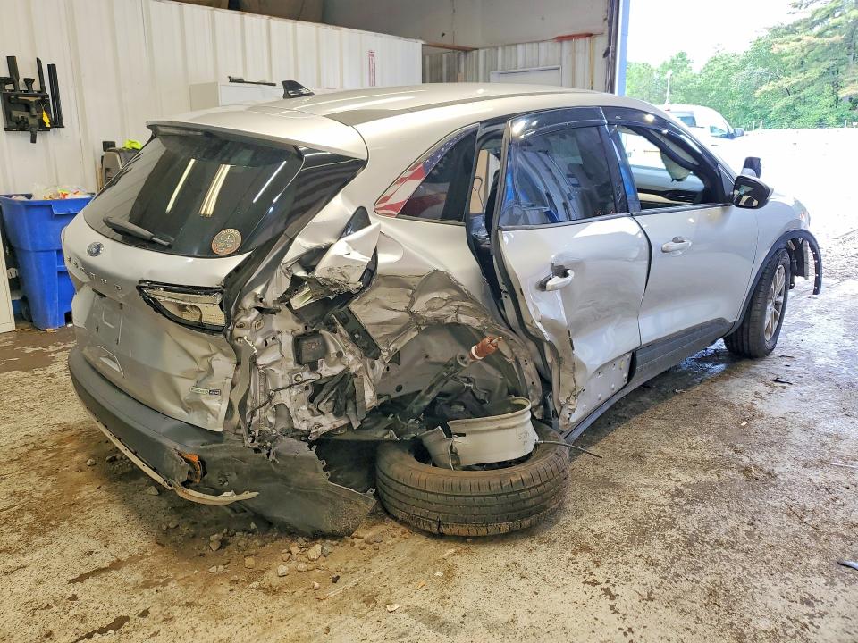 Photo 3 from auction – 2020 FORD ESCAPE with VIN 1FMCU9G66LUA19399