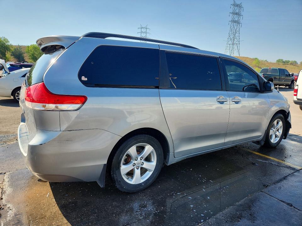 Photo 3 from auction – 2013 TOYOTA SIENNA with VIN 5TDKK3DC4DS370394