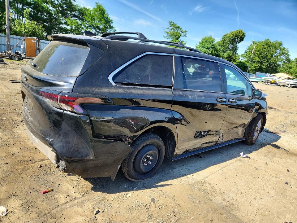Photo 3 from auction – 2026 TOYOTA SIENNA with VIN 5TDYRKEC1TS304575