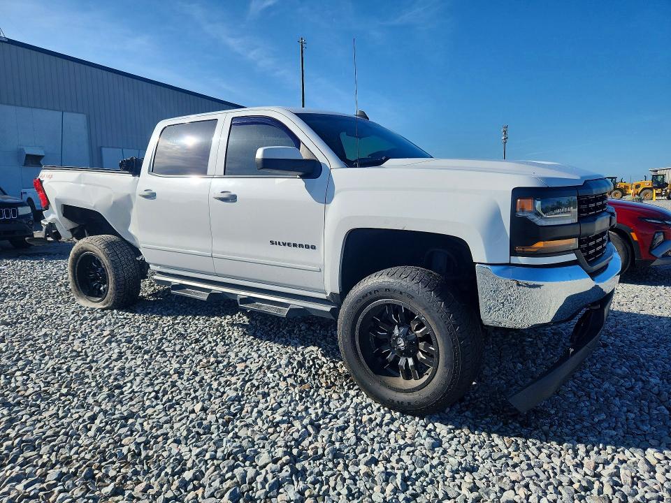 Photo 4 from auction – 2018 CHEVROLET SILVERADO with VIN 1GCUKREC0JF152085