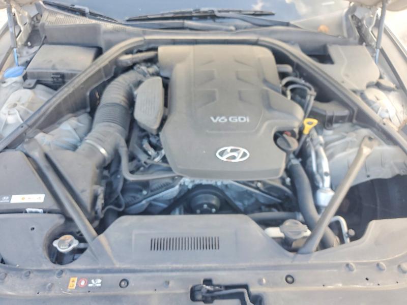 Photo 11 from auction – 2015 HYUNDAI GENESIS with VIN KMHGN4JE0FU093763