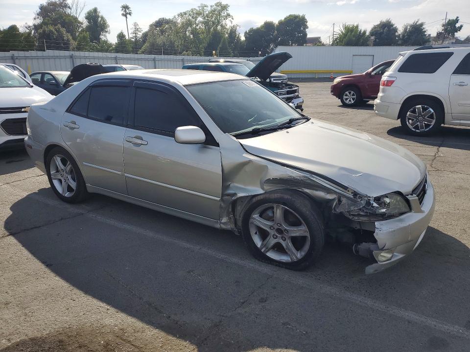 Photo 4 from auction – 2002 LEXUS IS with VIN JTHBD192720059510