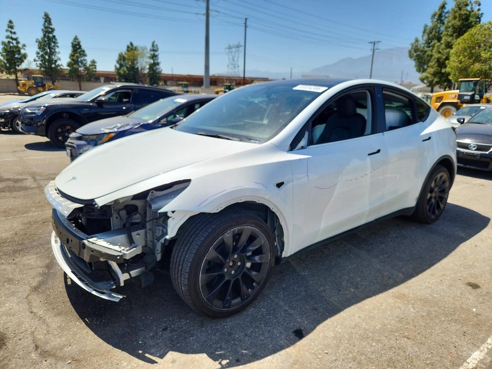 TESLA MODEL Y 2022 with VIN 7SAYGDEE7NA020927 - Photo from auction
