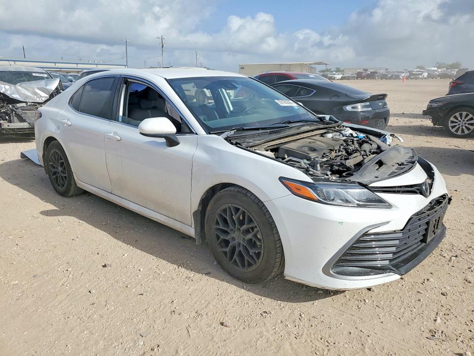 Photo 4 from auction – 2022 TOYOTA CAMRY with VIN 4T1C11AK3NU673523