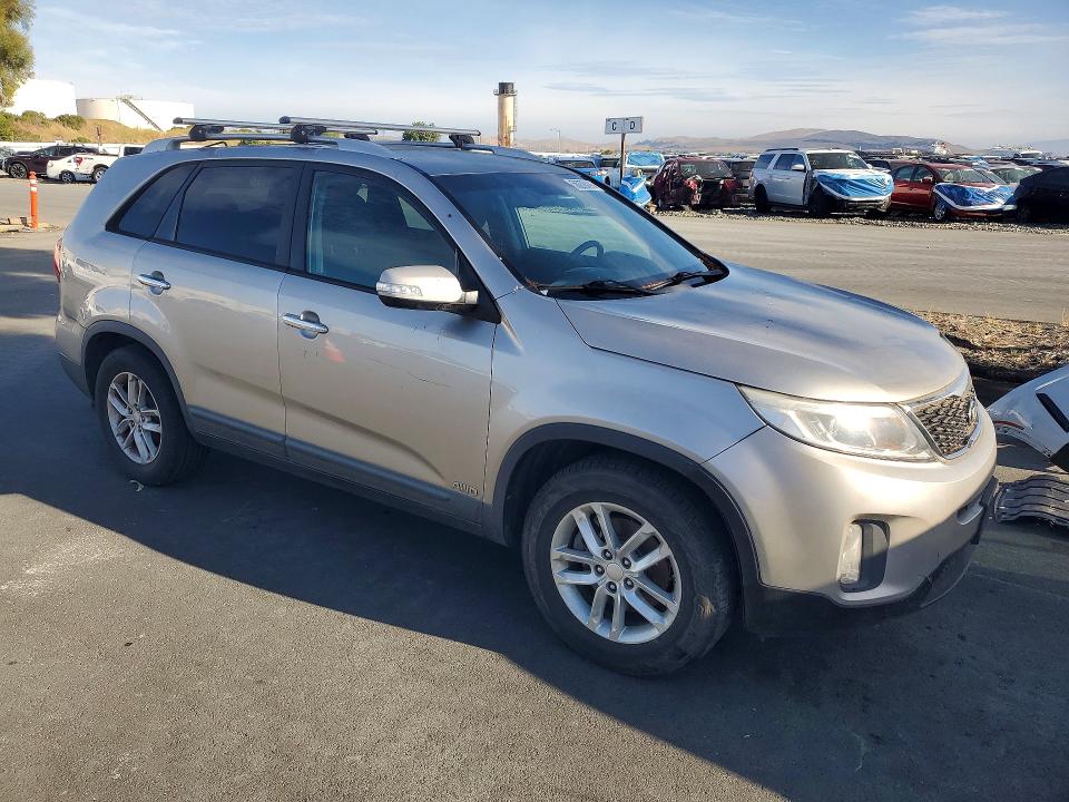 Photo 4 from auction – 2015 KIA SORENTO with VIN 5XYKTCA64FG560255