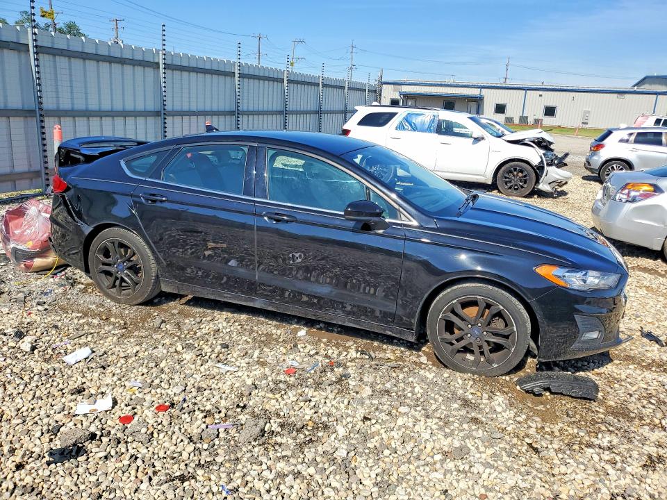 Photo 4 from auction – 2019 FORD FUSION with VIN 3FA6P0HDXKR128929