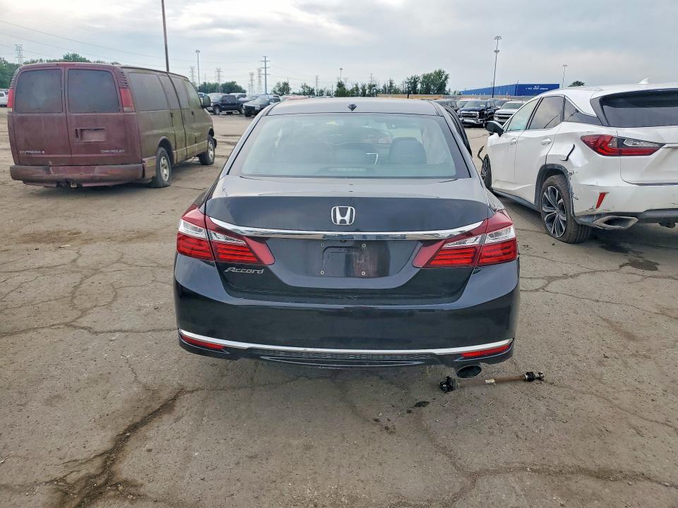 Photo 6 from auction – 2016 HONDA ACCORD with VIN 1HGCR2F73GA001555