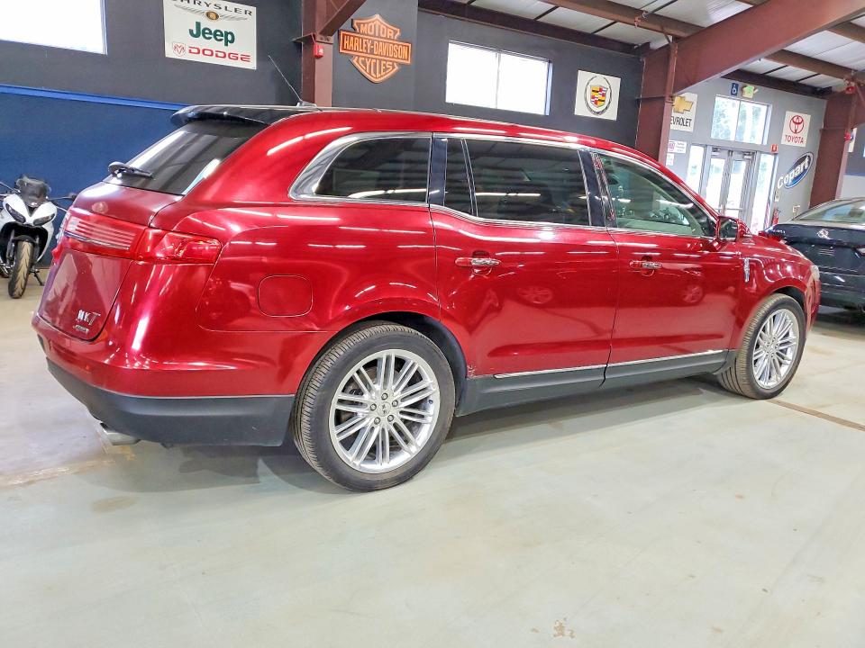 Фото 3 с аукциона – 2016 LINCOLN MKT с VIN 2LMHJ5AT7GBL02674