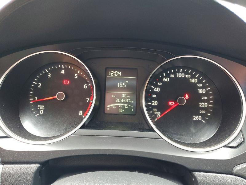 Photo 9 from auction – 2015 VOLKSWAGEN JETTA with VIN 3VW1K7AJ5FM223023