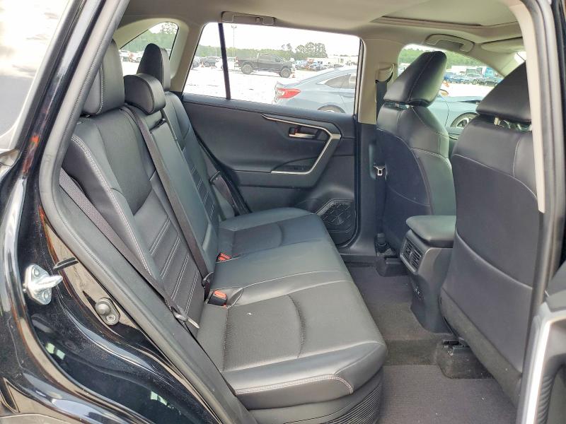 Photo 11 from auction – 2020 TOYOTA RAV4 with VIN JTMDWRFV4LD071321