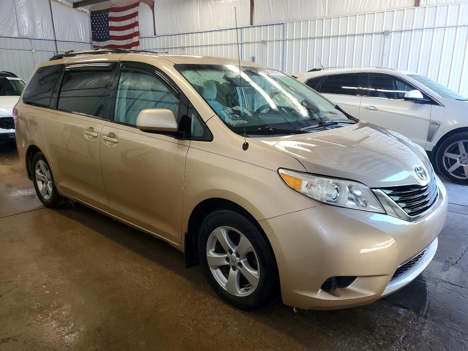 Photo 4 from auction – 2011 TOYOTA SIENNA with VIN 5TDKK3DC7BS008699