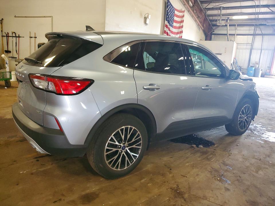 Photo 3 from auction – 2022 FORD ESCAPE with VIN 1FMCU0EZ8NUB79392