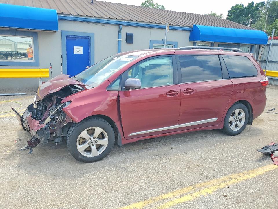 TOYOTA SIENNA 2018 with VIN 5TDKZ3DCXJS927302 - Photo from auction