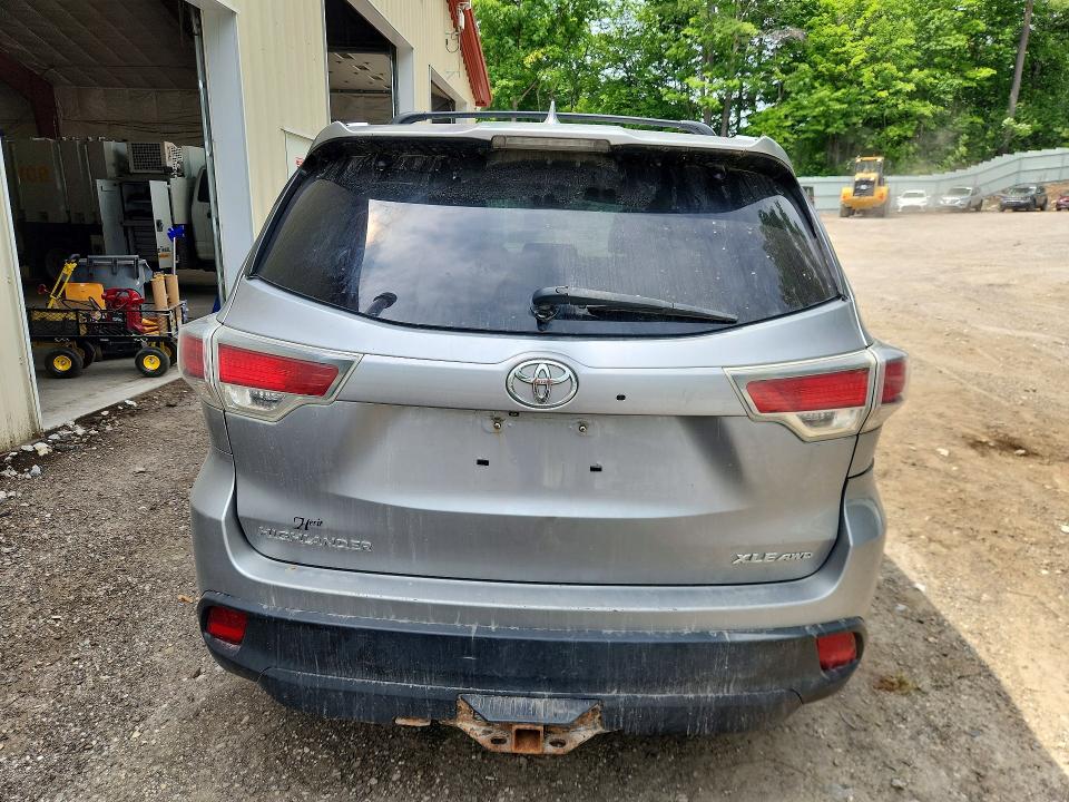 Photo 6 from auction – 2015 TOYOTA HIGHLANDER with VIN 5TDJKRFH2FS140699