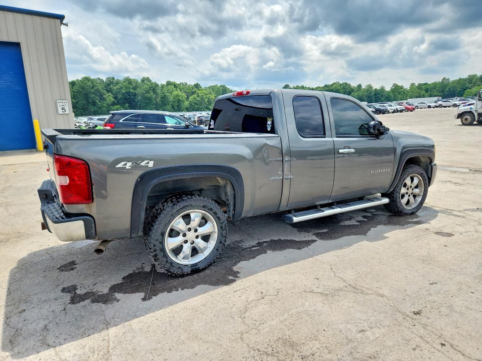 Photo 3 from auction – 2011 CHEVROLET SILVERADO with VIN 1GCRKSE34BZ208073