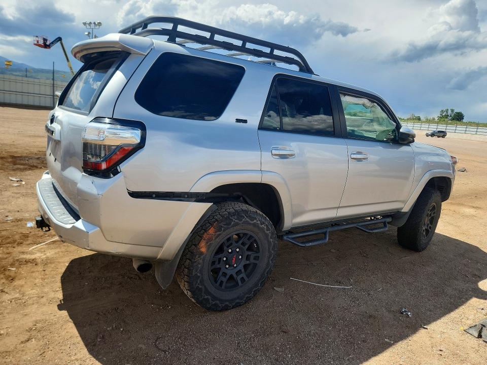 Photo 3 from auction – 2018 TOYOTA 4RUNNER with VIN JTEBU5JR4J5522864