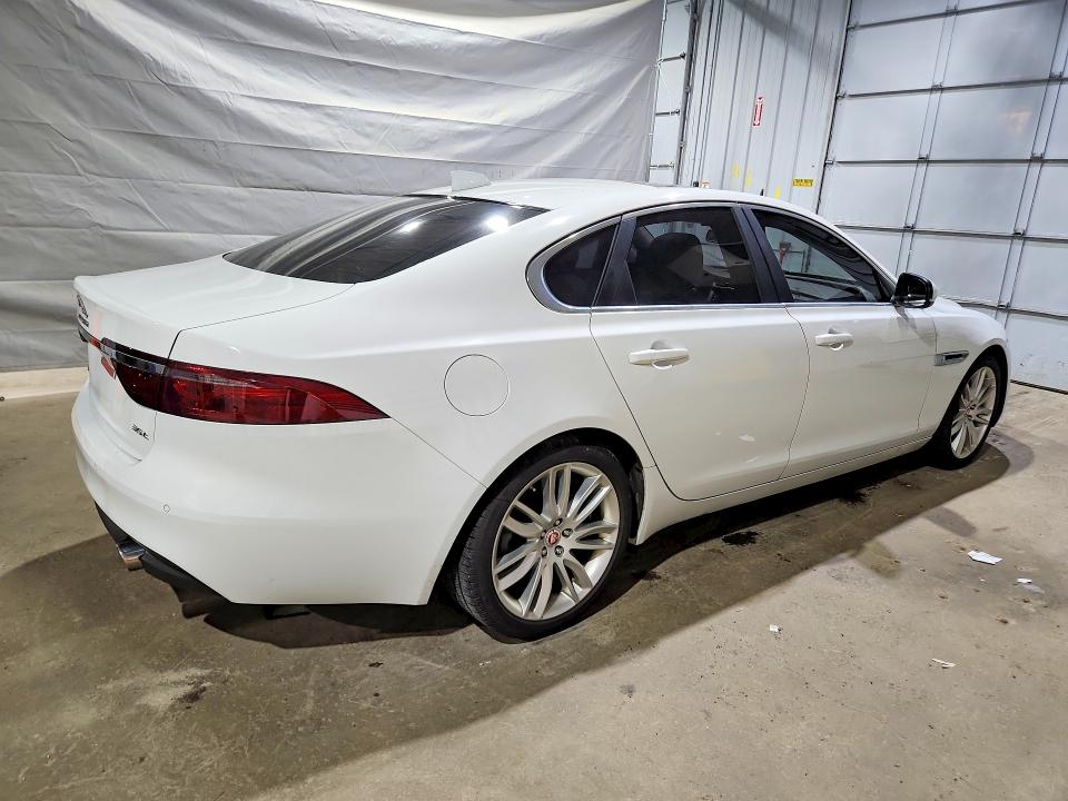 Photo 3 from auction – 2016 JAGUAR XF with VIN SAJBE4BV8GCY02669