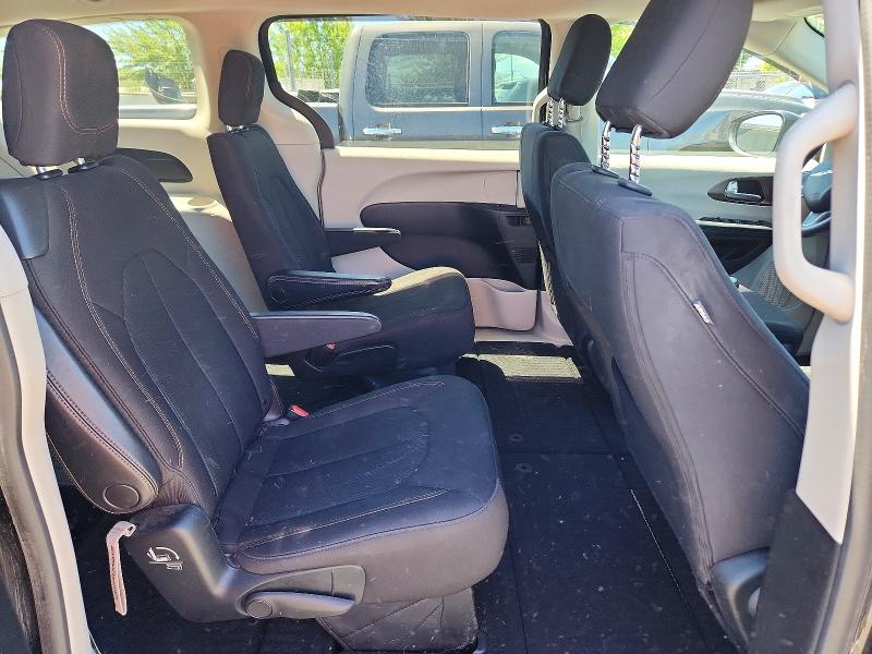 Photo 11 from auction – 2017 CHRYSLER PACIFICA with VIN 2C4RC1CG7HR747948