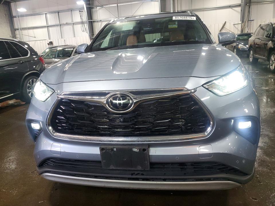 Photo 5 from auction – 2021 TOYOTA HIGHLANDER with VIN 5TDFZRBH6MS103143