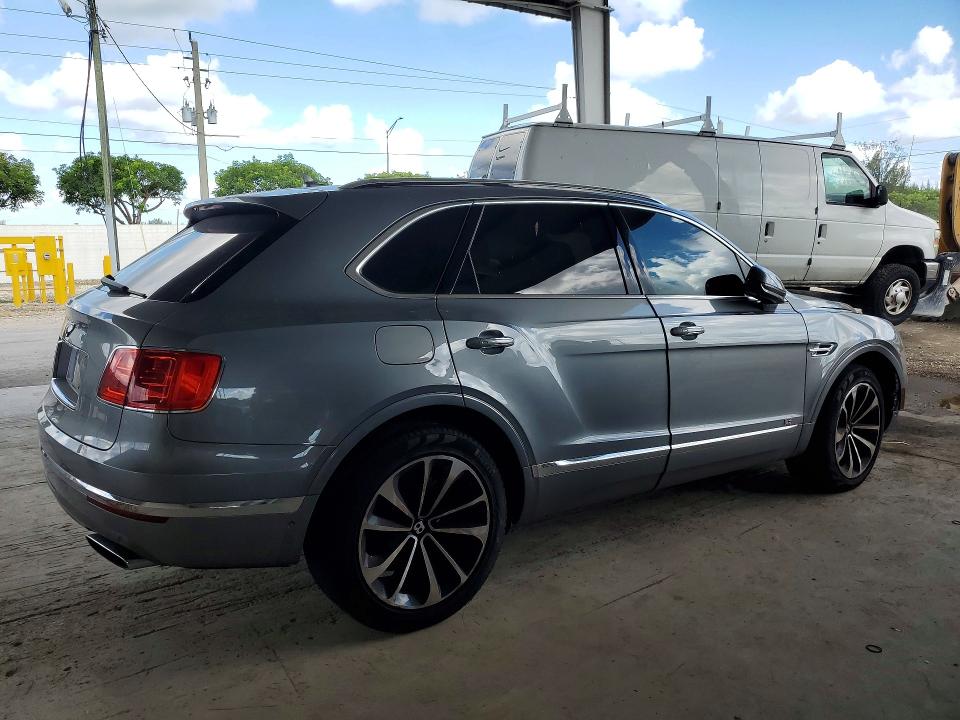 Zdjęcie 3 z aukcji – 2018 BENTLEY BENTAYGA z VIN SJAAC2ZV6JC017814