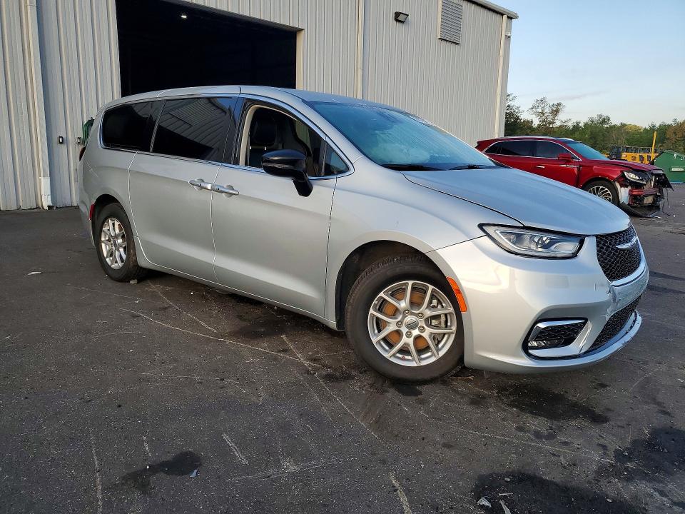 Photo 4 from auction – 2024 CHRYSLER PACIFICA with VIN 2C4RC1BG0RR162650