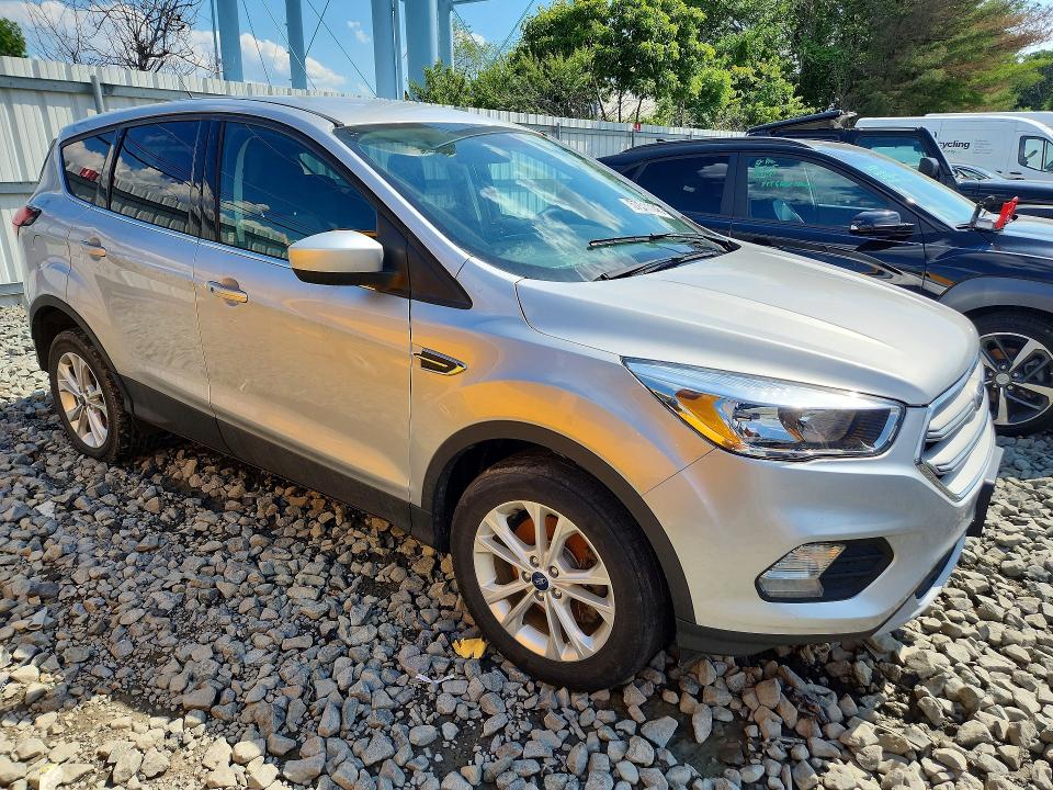 Photo 4 from auction – 2019 FORD ESCAPE with VIN 1FMCU9GD8KUB07822